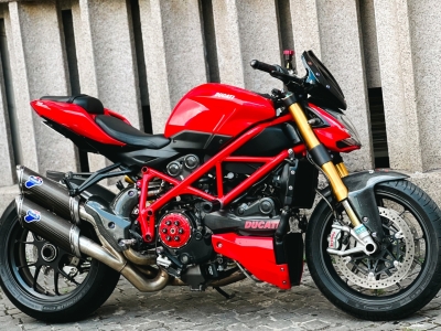 451 . Ducati Streetfighter 1098S Full Options