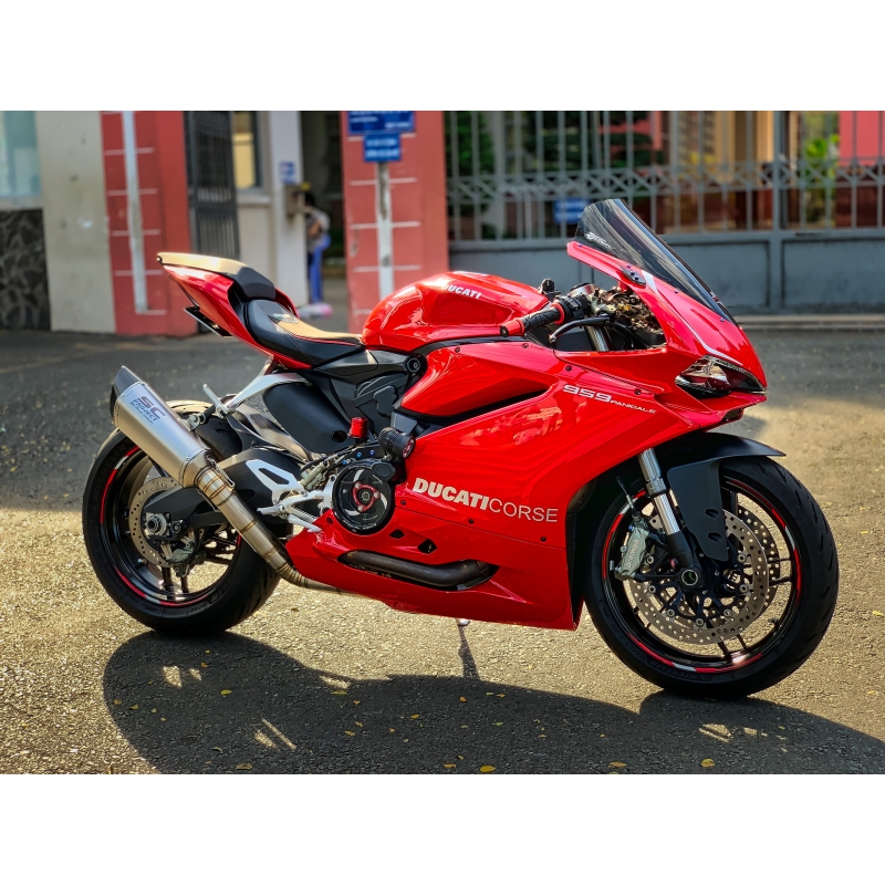 105. Ducati 959 + Options 2017
