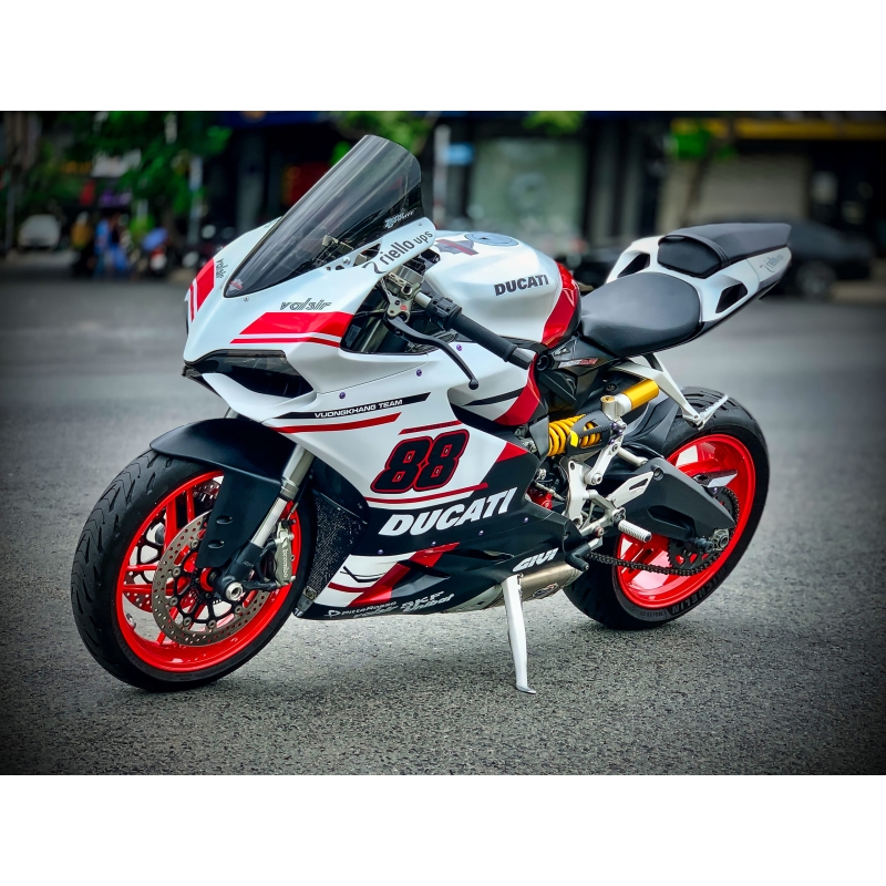 107. Ducati 899 2014