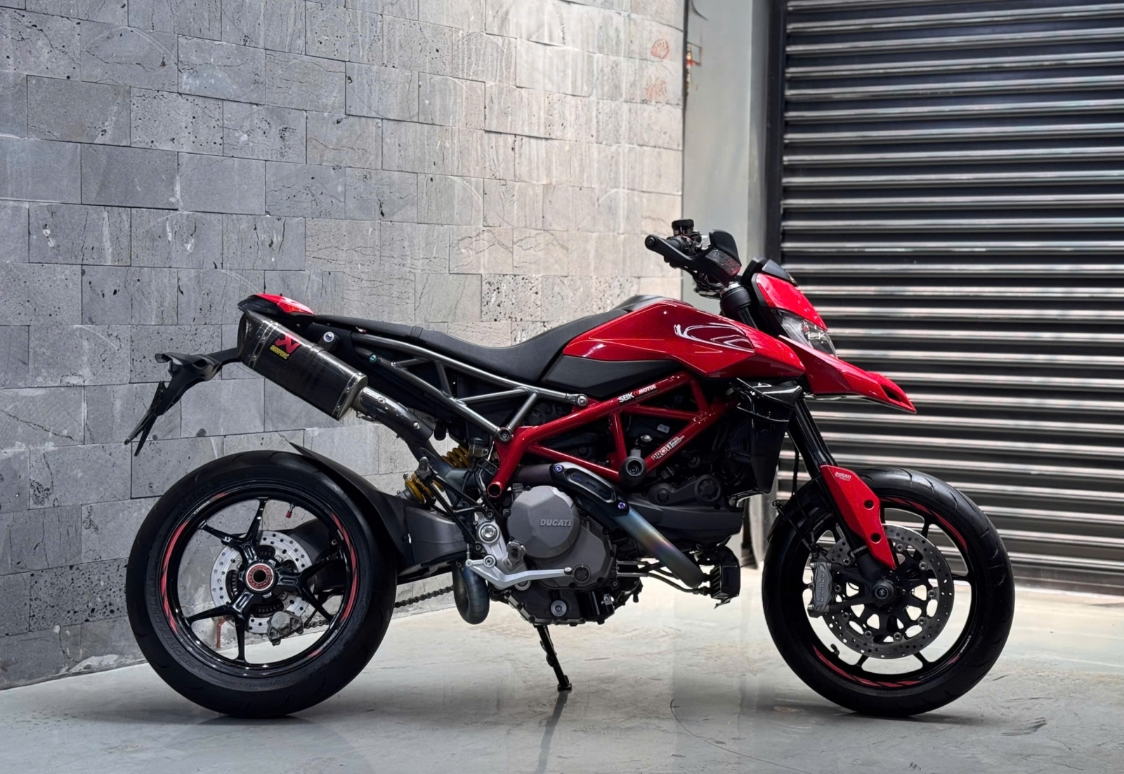 835 . Ducati Hypermotard 950 Model 2022