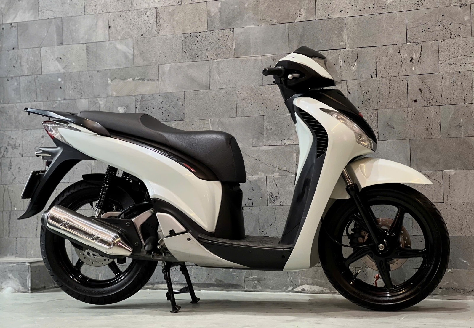 190 . Honda SH150i Model 2011