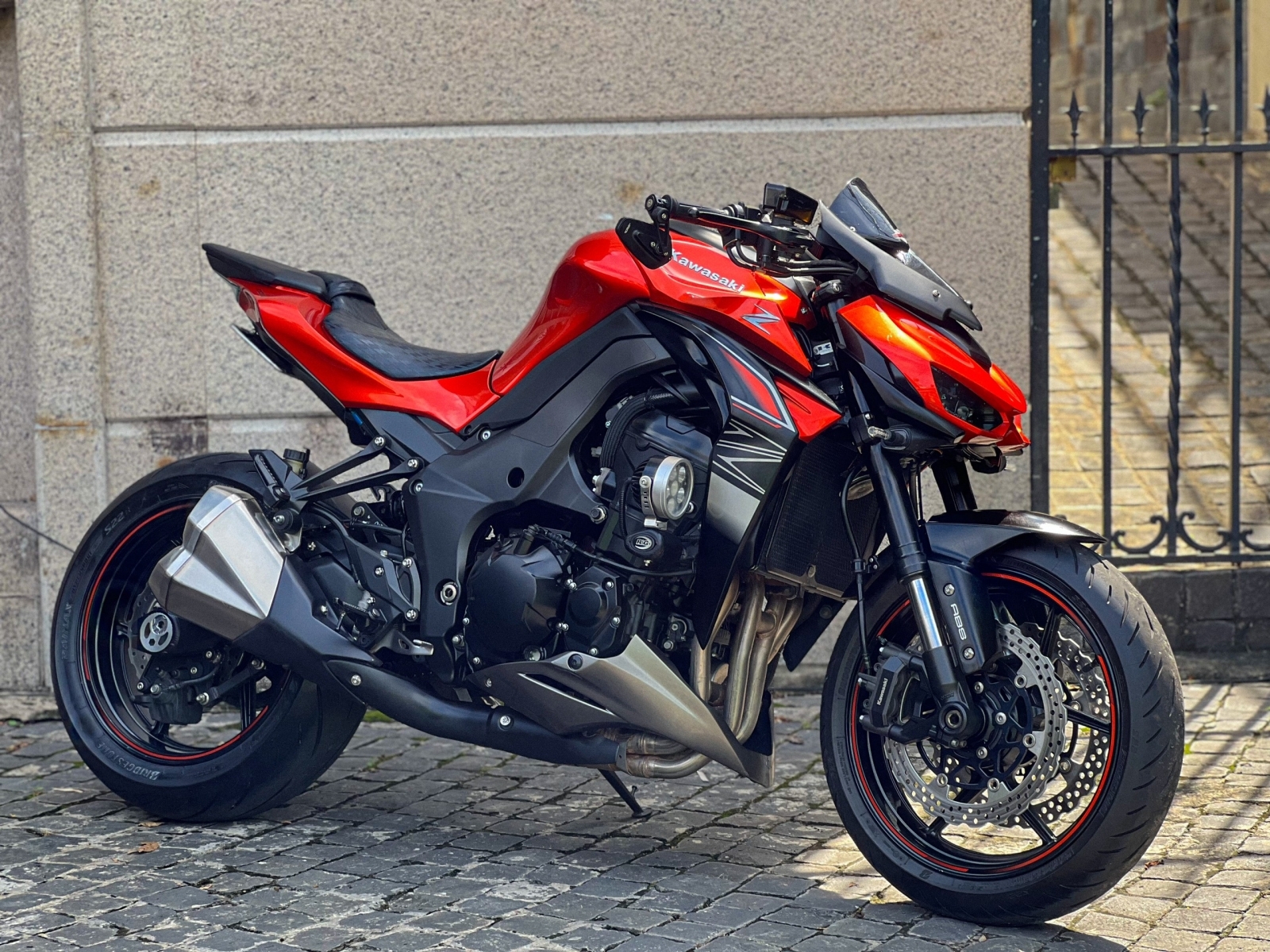 Mô hình xe Kawasaki Z1000 1:18 Welly - Trùm Mô Hình