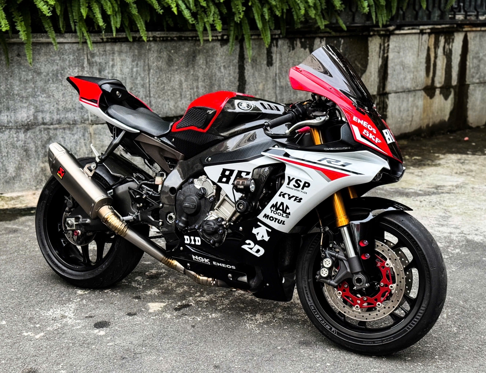 664 . Yamaha R1 model 2015