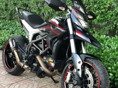 11 . Ducati Hyperstrada821 model 2014 black