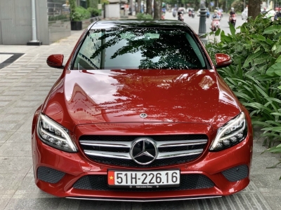 48 . Mercedes C200 model 2021 