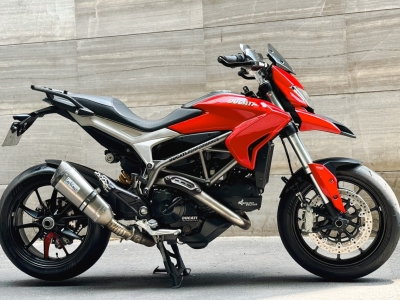 547 . Ducati Hyperstrada 821 model 2015 