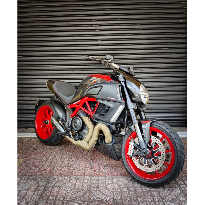 225 . Ducati Diavel Carbon SmartKey & ABS 2013 