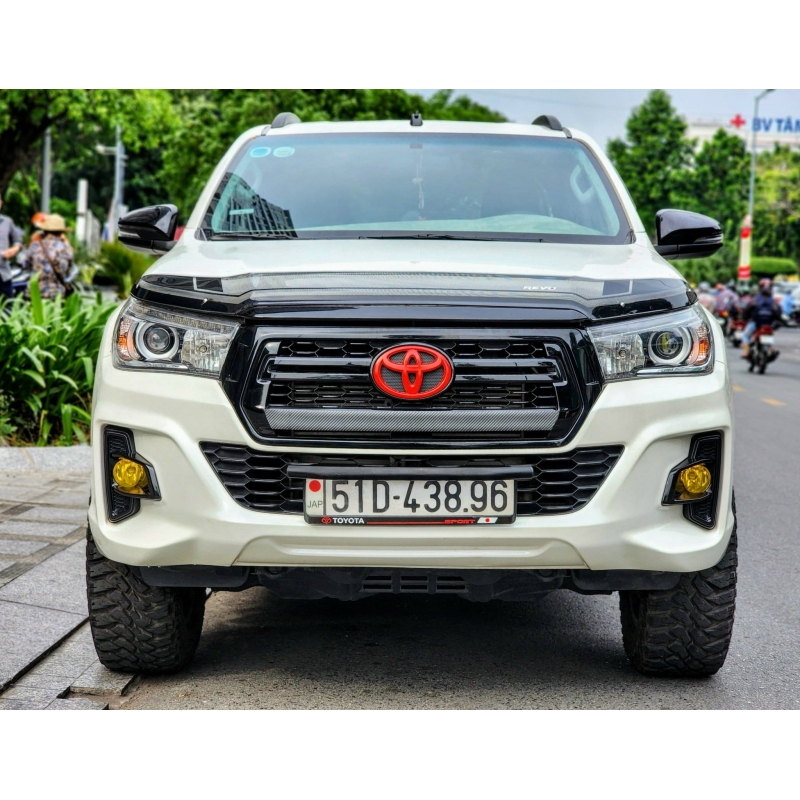 167 . Toyota Hilux 2.4 4X2 AT Model 2019 bản số tự động