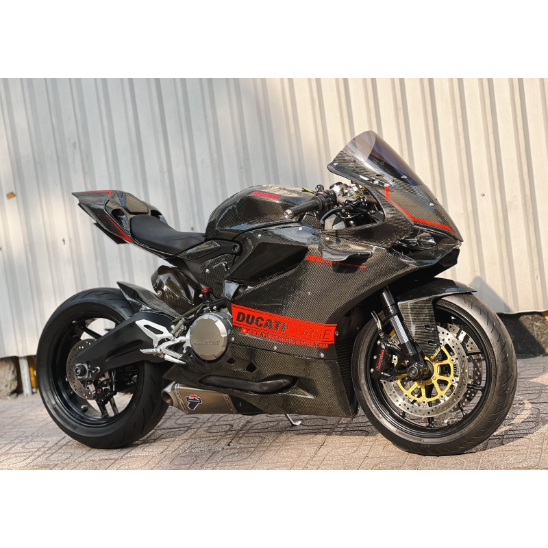 518 . Ducati Panigale model 2015 FULL CARBON 