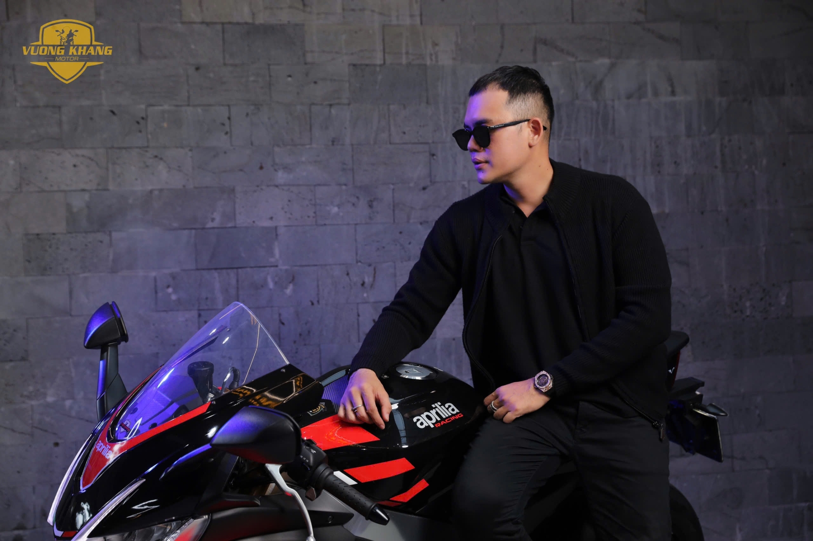 Chuẩn mực Superbike APRILIA RSV4 FACTORY 1100