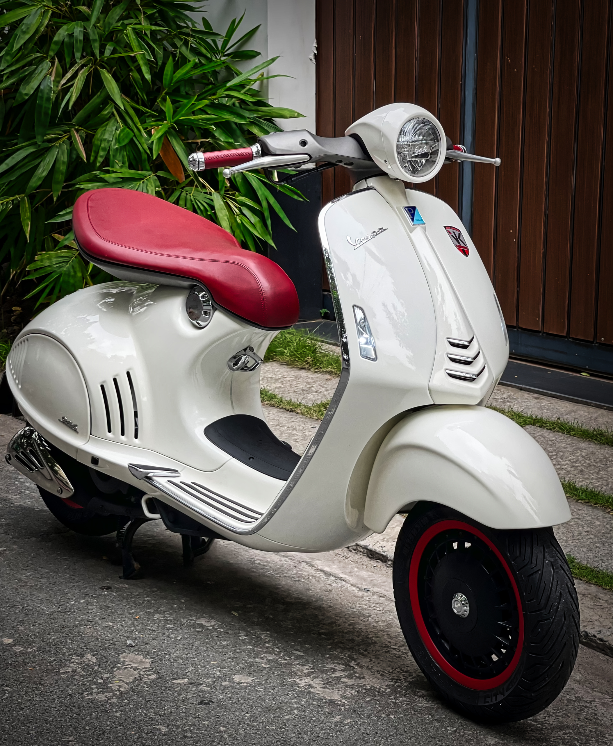 95 . Vespa 946 Nguyên Con Nhập Ý