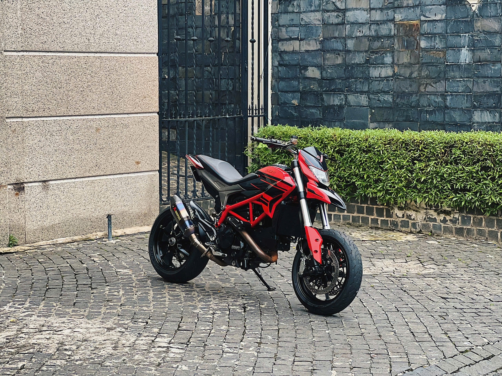 652 . Ducati Hypermotard 821 Model 2015