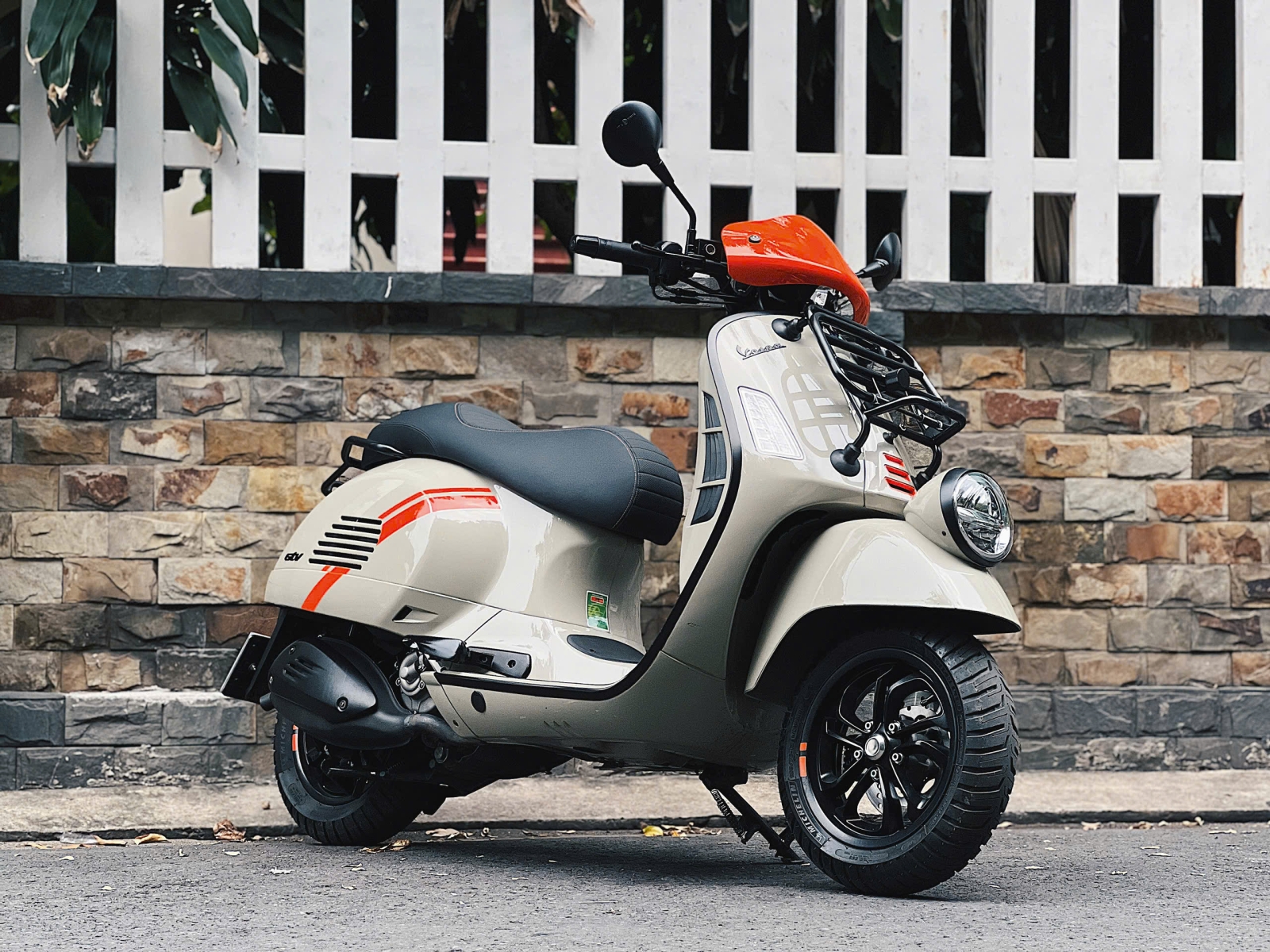 184 . Piaggio Vespa GTV Sei Giorni 300 HPE model 2023