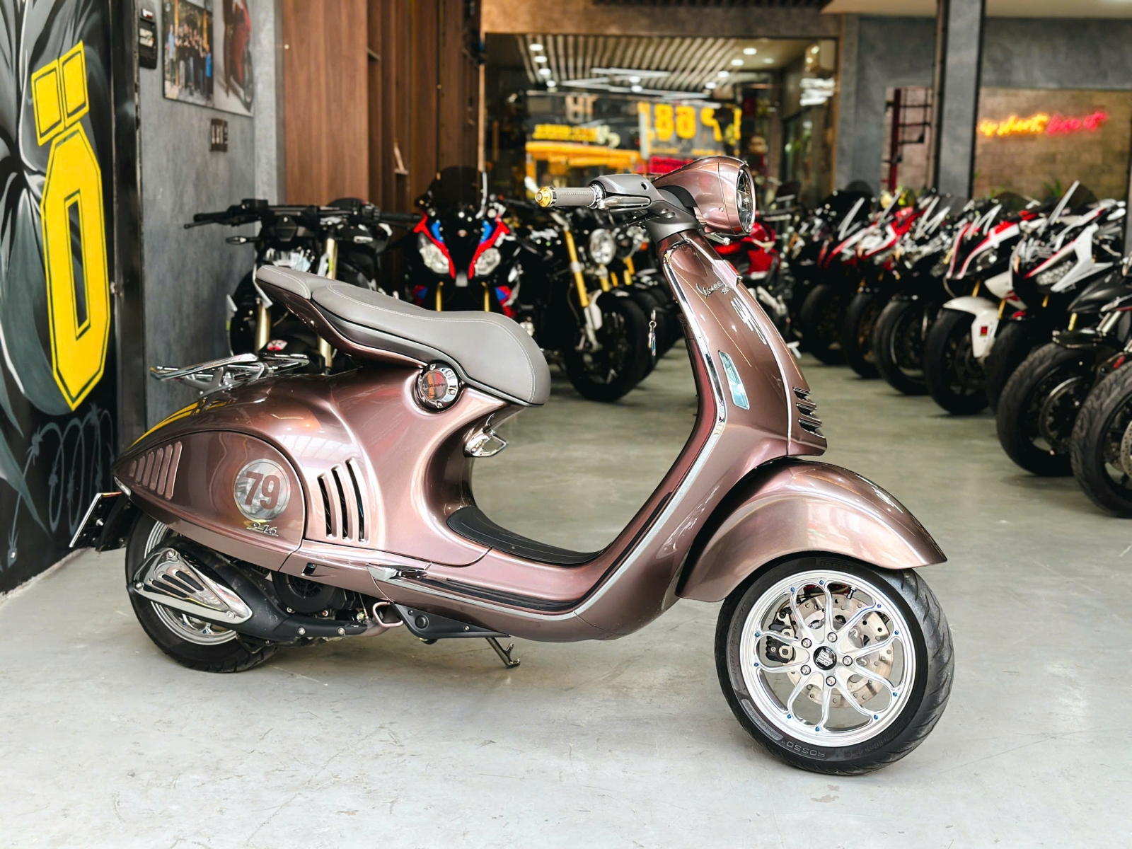 182 . Piaggio Vespa 946 Bellissima Model 2017