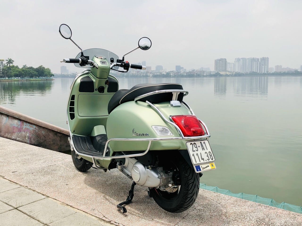 137 . Piaggio Vespa GTV Sei Giorni 300