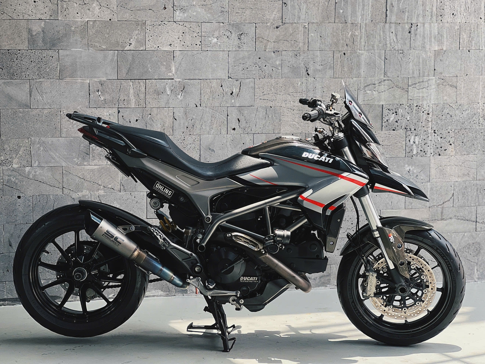 514 . Ducati Hyperstrada 821 model 2015 ABS 