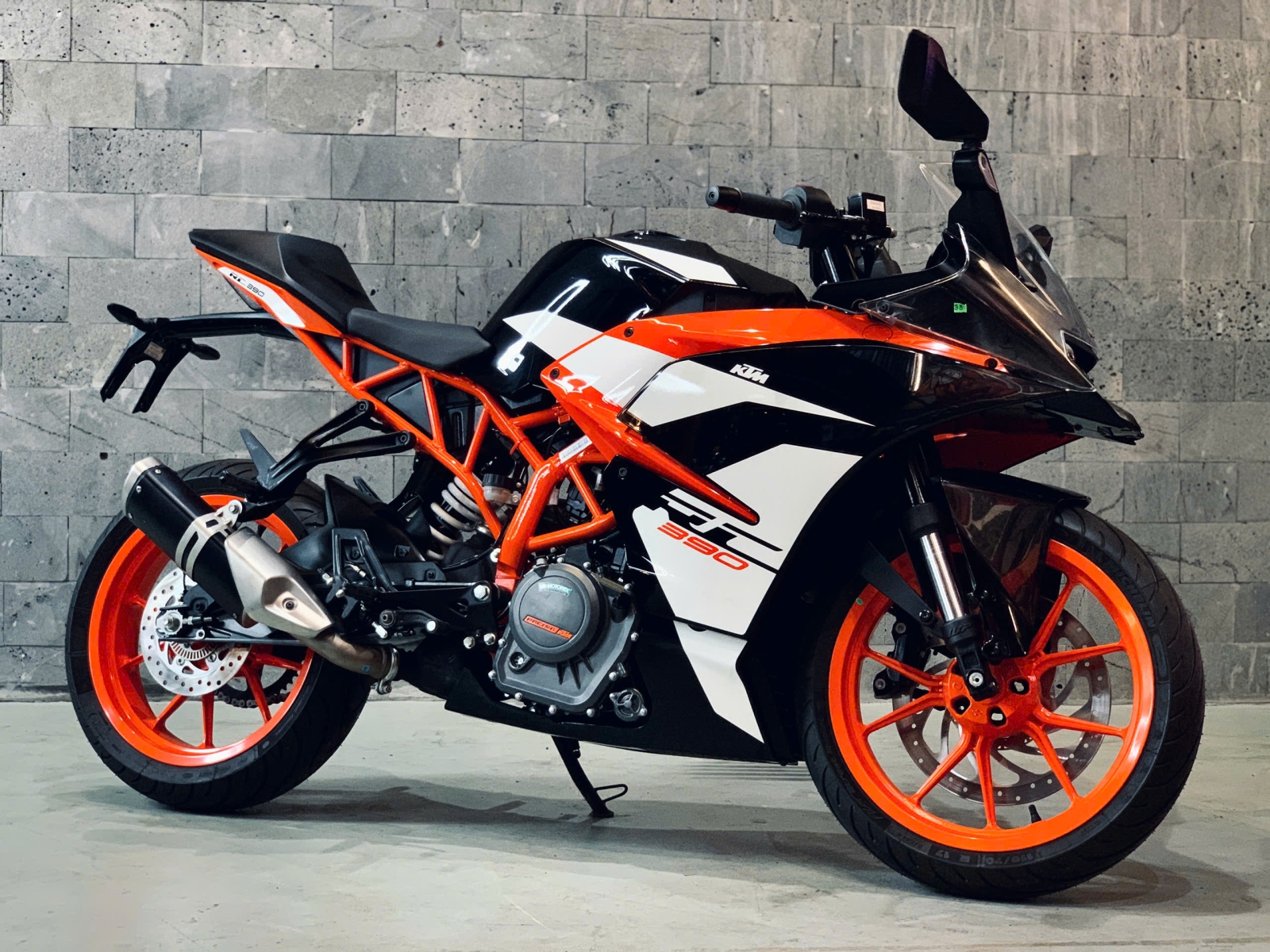 639 . KTM RC390 model 2018 NEW 100% 