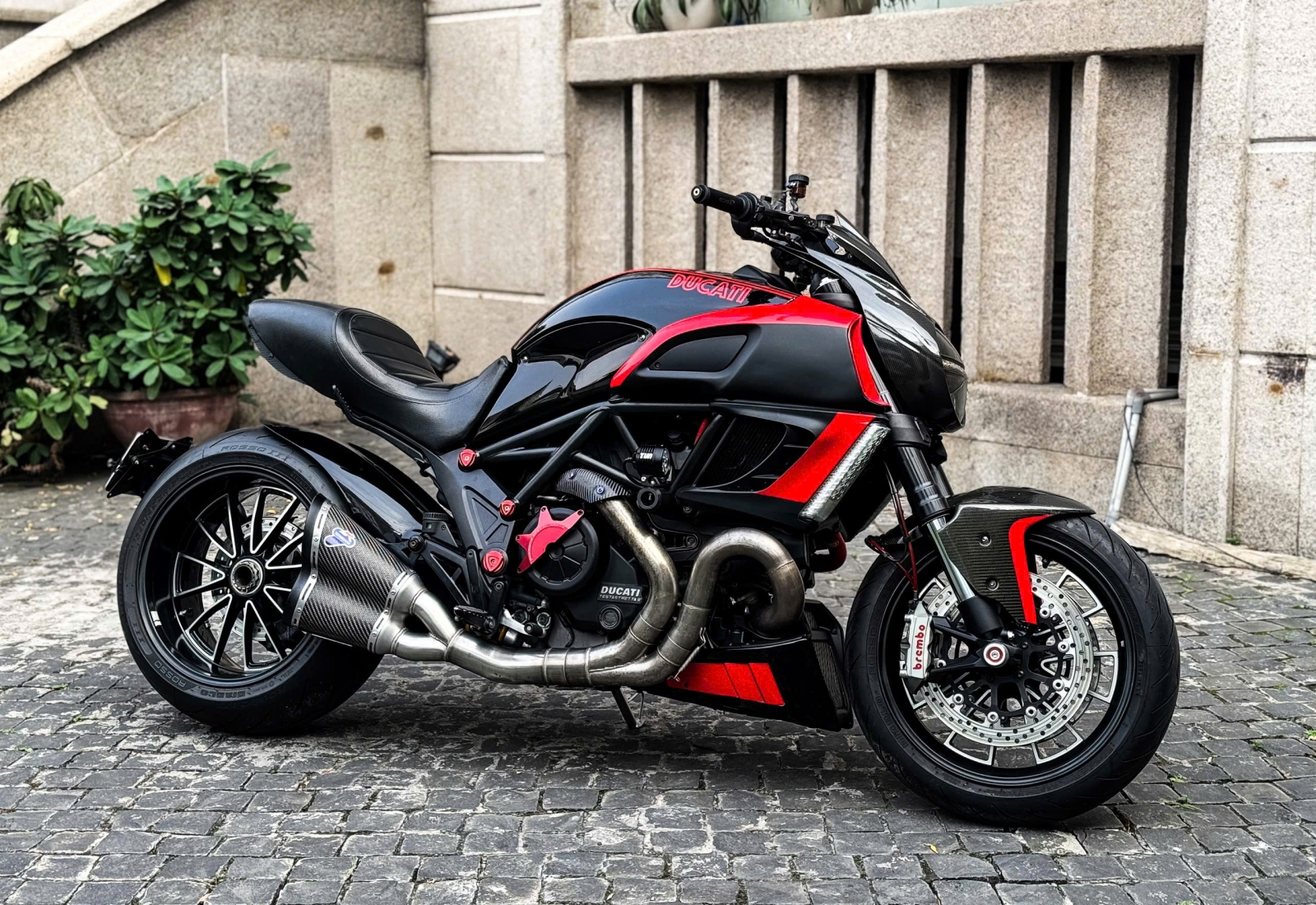 468 . Ducati Diavel 1200 Model 2015