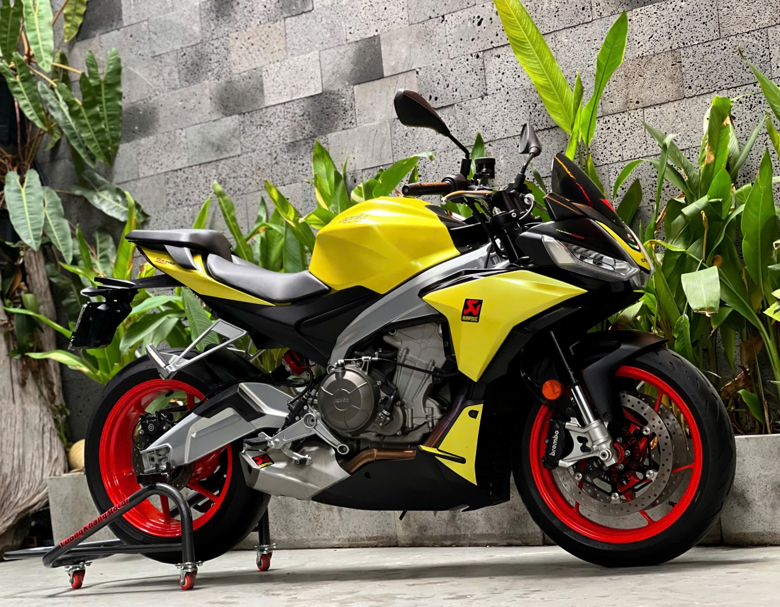 642 . Aprilia Tuono 660 model 2022 