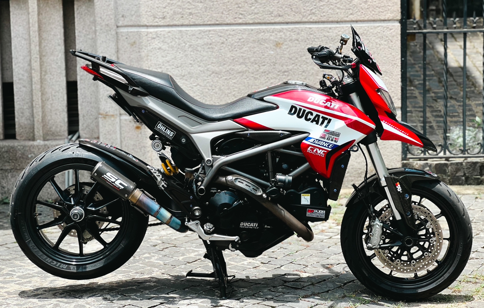 457 . Ducati Hyperstrada 821 ABS model 2015