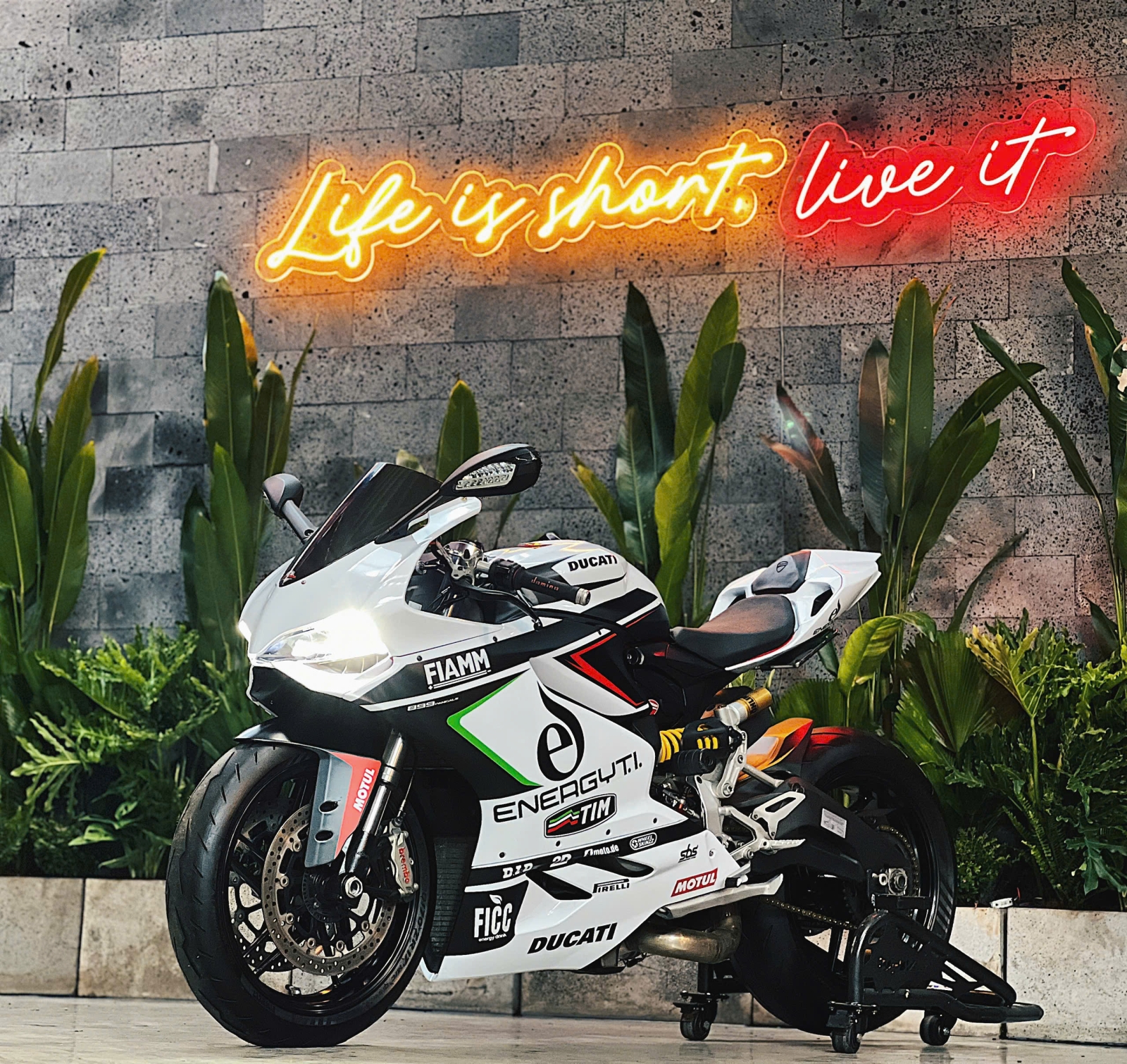 721 . Ducati Panigale 899 Model 2015 